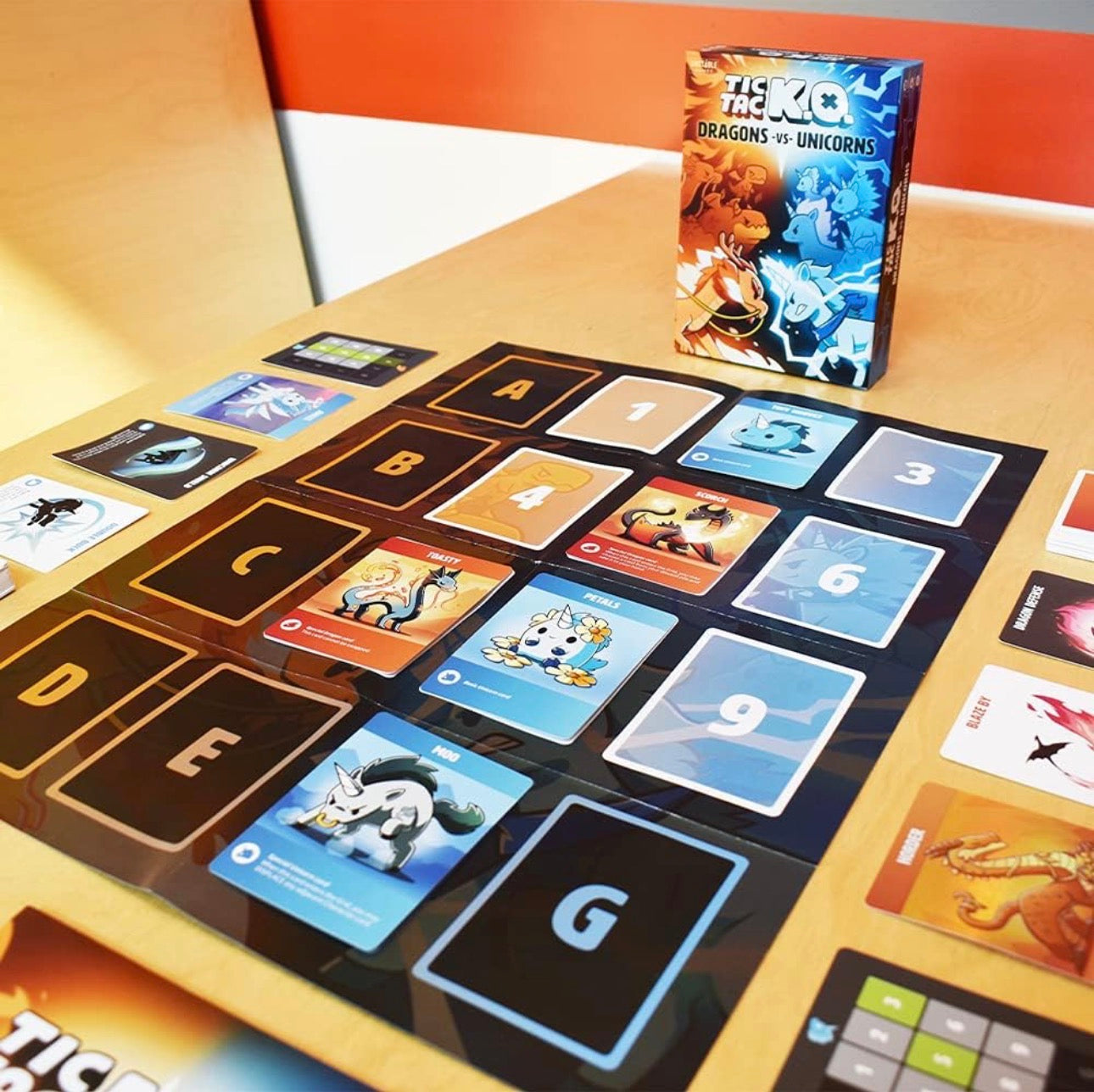 Unstable Games - Tic Tac K.O. : Dragons vs. Unicorns Base Game